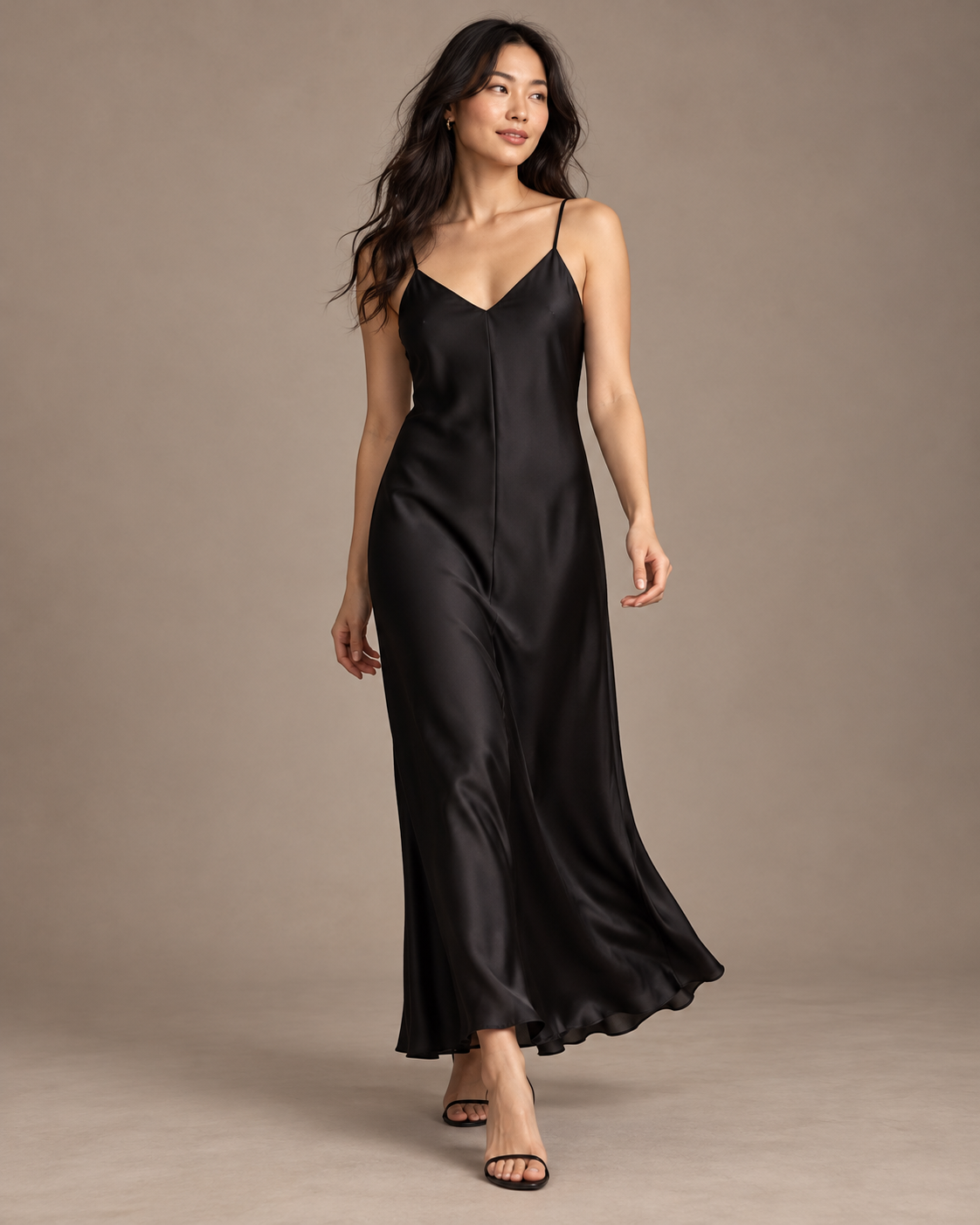 ROBE LONGUE SATINÉE À BRETELLES