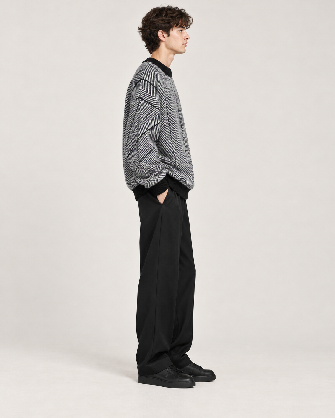 PULL COL ROND AVEC DÉTAILS CONTRASTÉS
