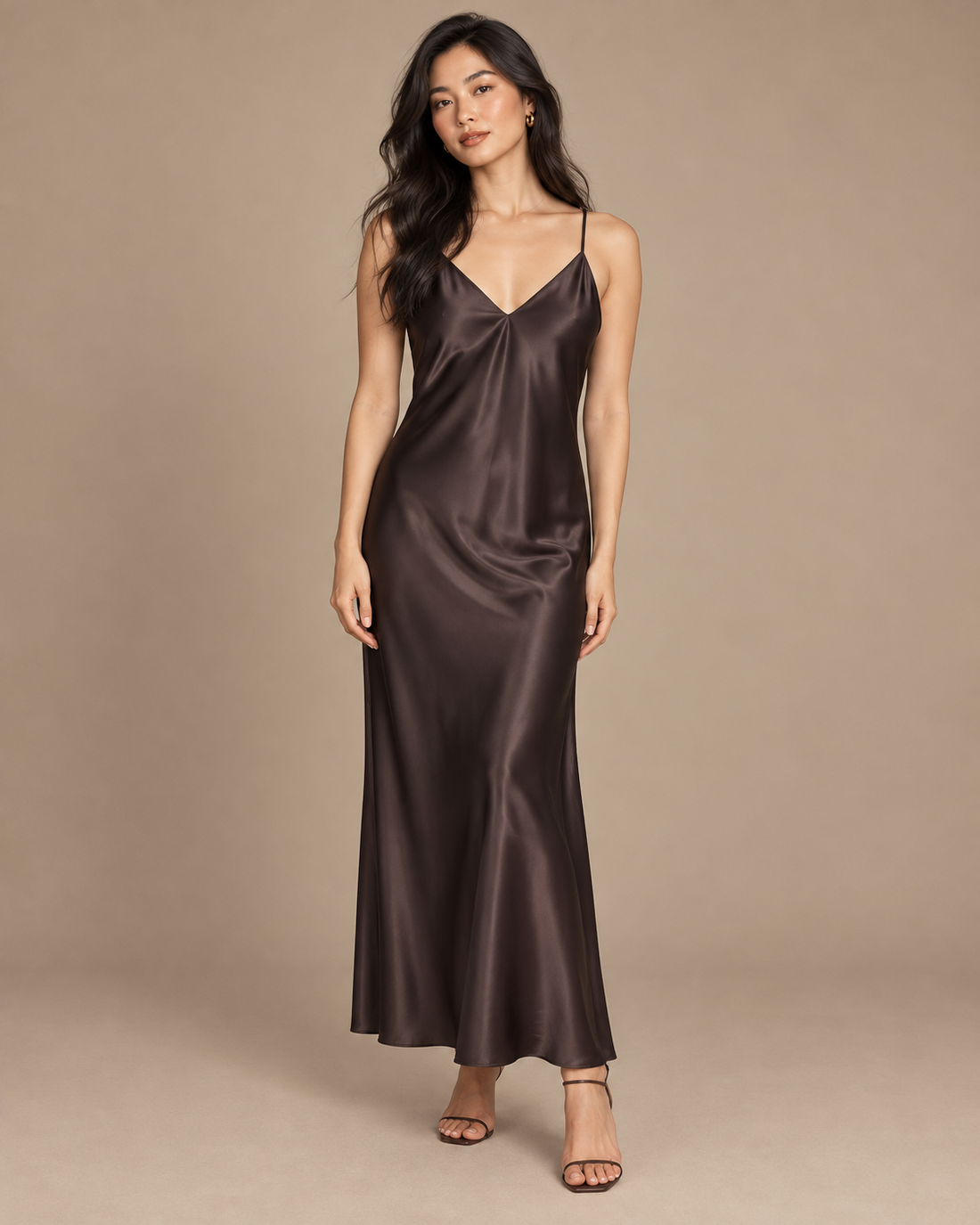 ROBE LONGUE SATINÉE À BRETELLES