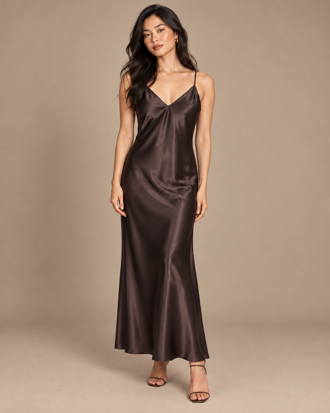 ROBE LONGUE SATINÉE À BRETELLES