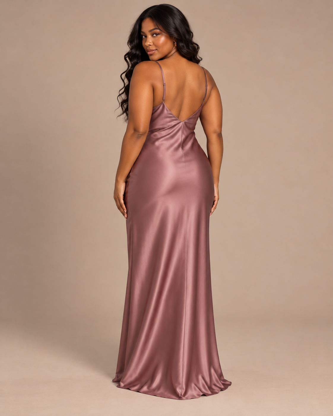 ROBE LONGUE SATINÉE À BRETELLES