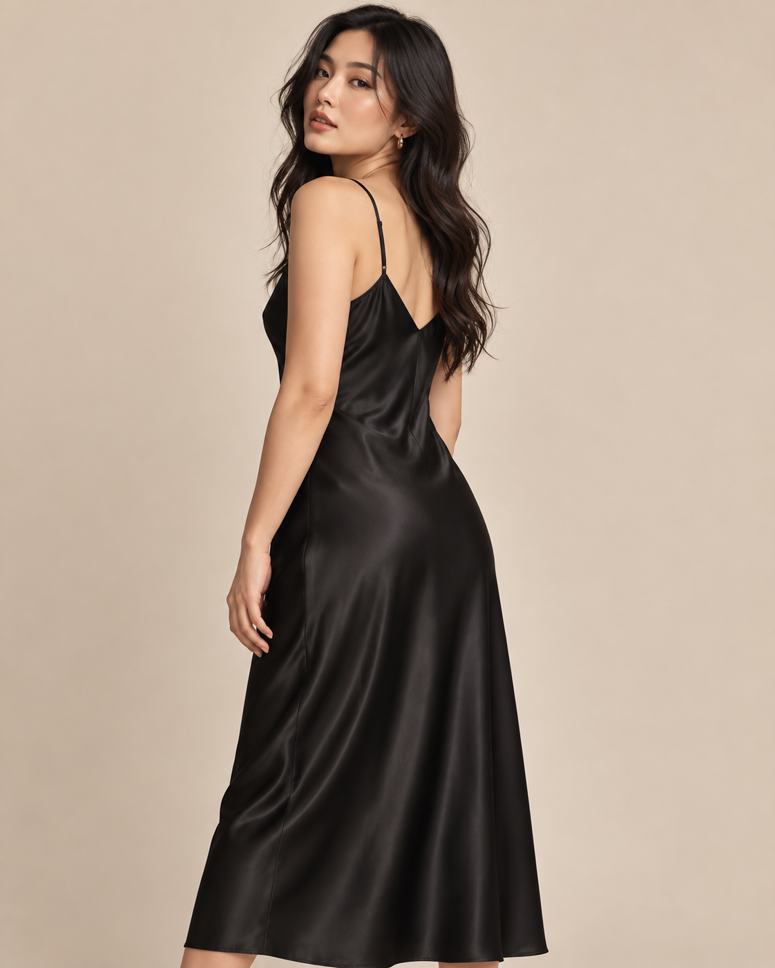 ROBE LONGUE SATINÉE À BRETELLES