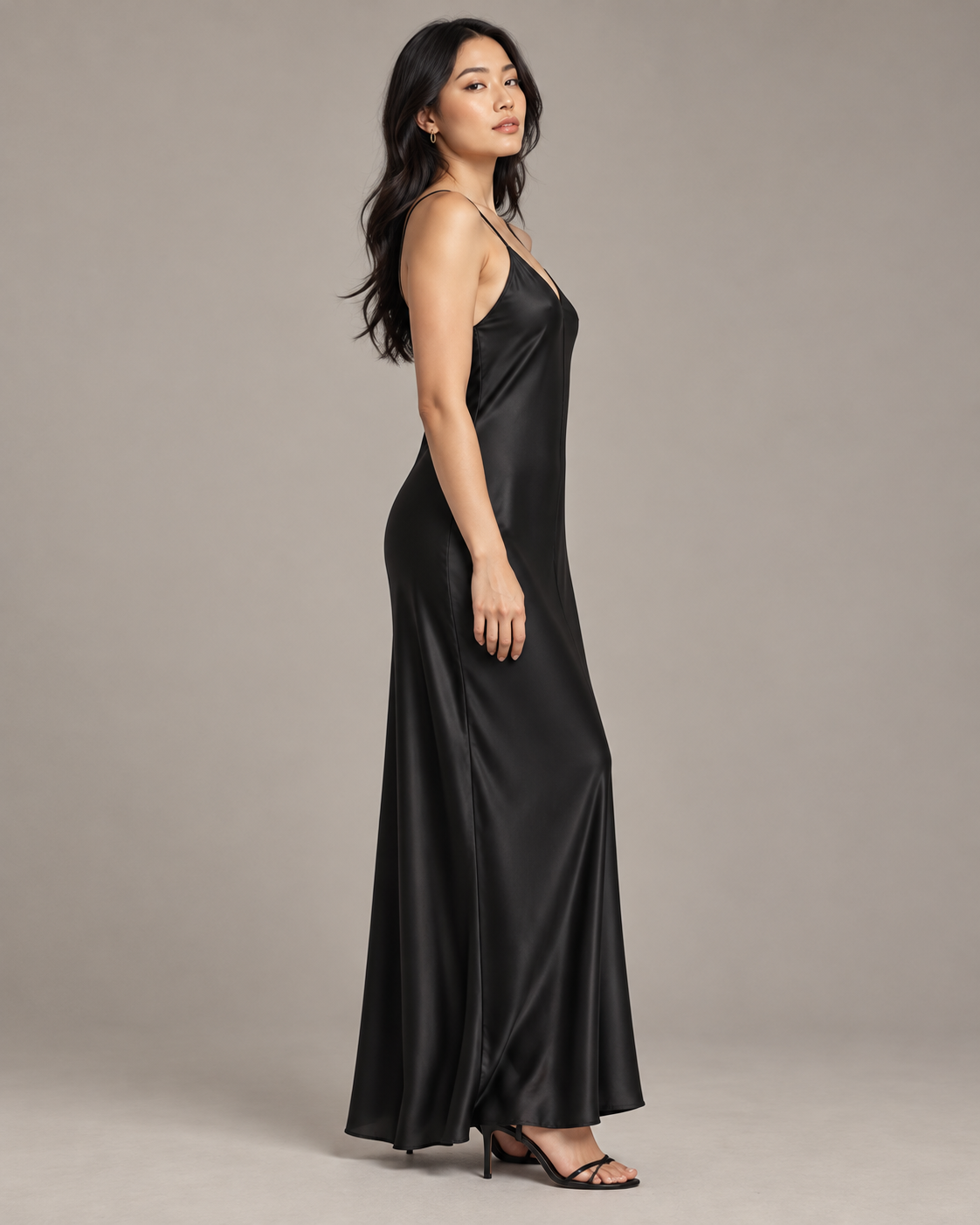 ROBE LONGUE SATINÉE À BRETELLES