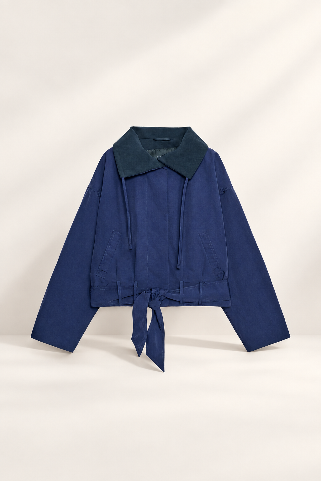 VESTE COURTE AVEC CEINTURE