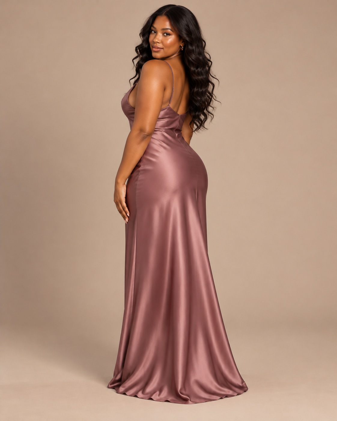 ROBE LONGUE SATINÉE À BRETELLES