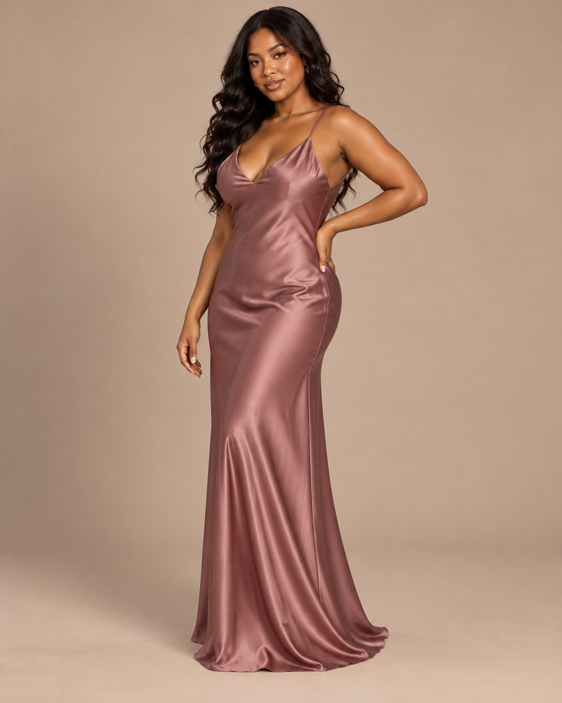 ROBE LONGUE SATINÉE À BRETELLES