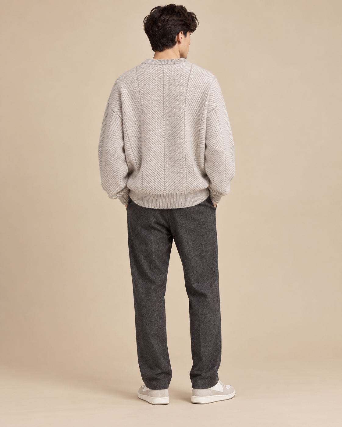 PULL COL ROND AVEC DÉTAILS CONTRASTÉS
