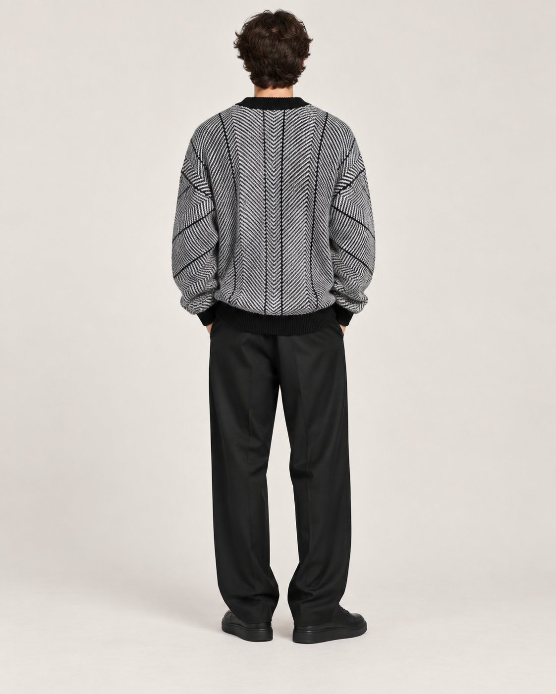 PULL COL ROND AVEC DÉTAILS CONTRASTÉS