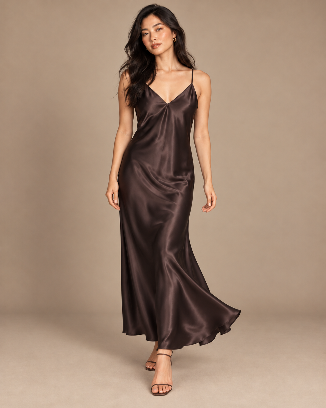 ROBE LONGUE SATINÉE À BRETELLES